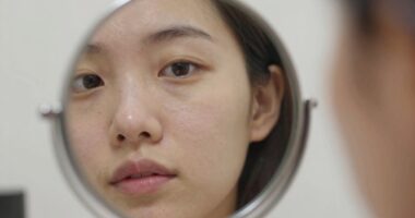 overpicking skin with mirrors