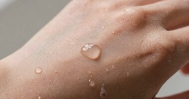 soap reacts with minerals