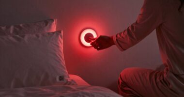 incorporate red light calmly