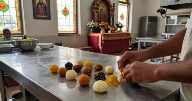 Mumbai Archdiocese Honors 550 Senior Catholics On Feast Of Jesus’ Grandparents - Radio Veritas Asia
